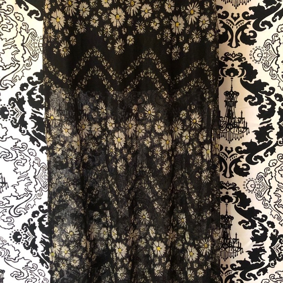 Beautiful Black and Tan Maxi Style Dress - Picture 7 of 8